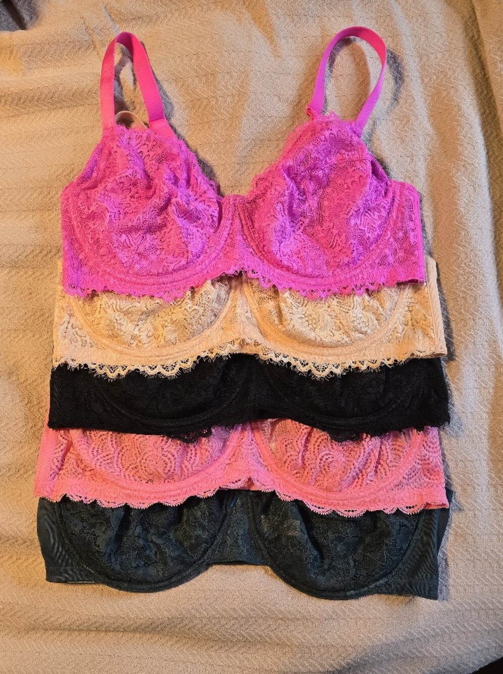 HSIA Bras 40 D Lot Of 5